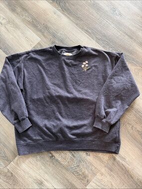 C & c California Dark Charcoal Crewneck Sweatshirt with Floral Embroidery sz xl
